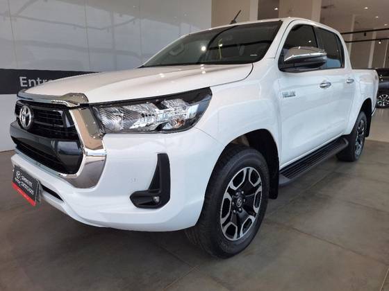 TOYOTA HILUX 2.8 D-4D TURBO DIESEL CD SRV 4X4 AUTOMÁTICO